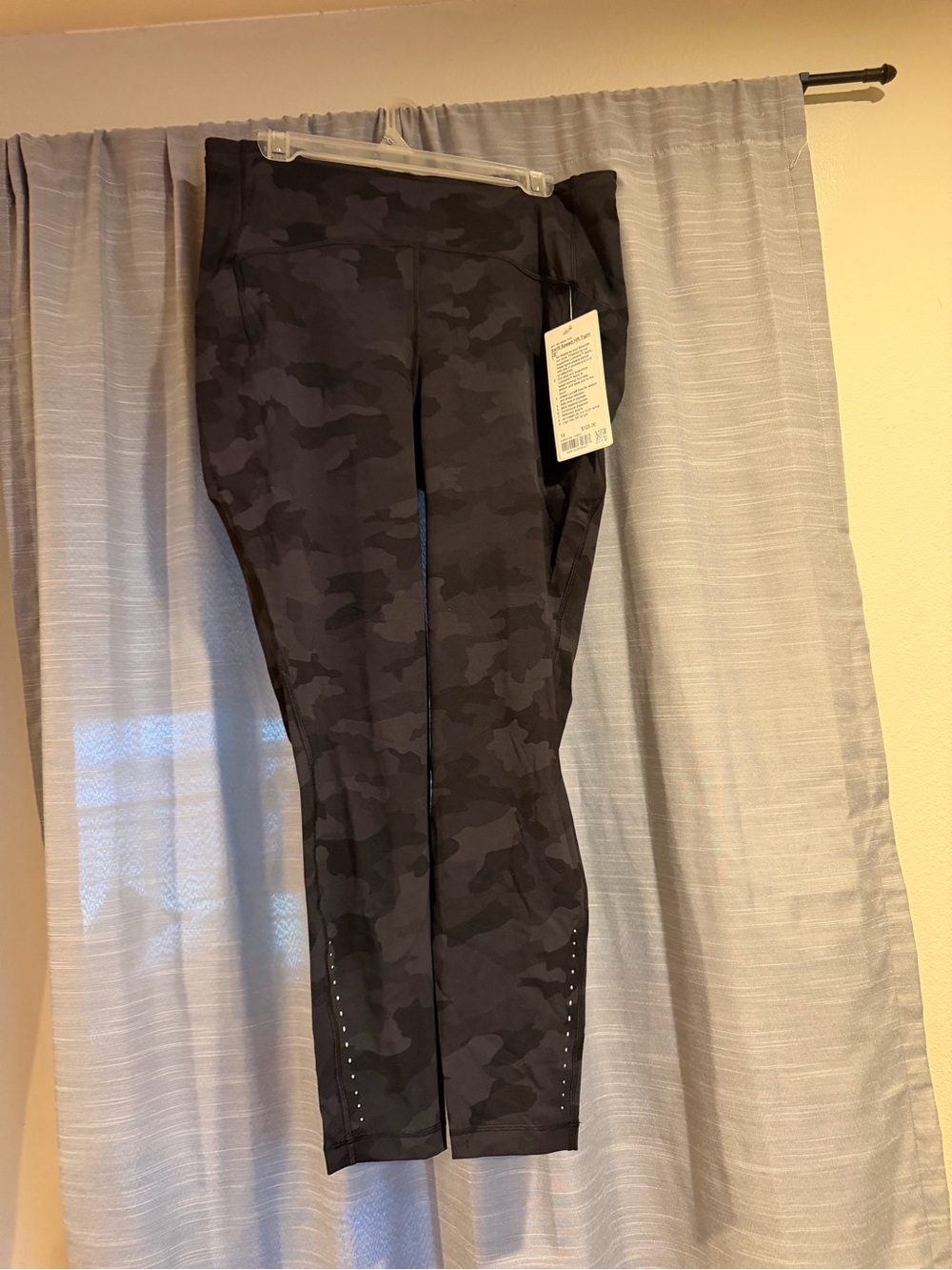 NWT lululemon athletica Swift Speed HR Tight 28” Black Camo